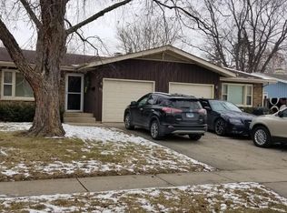 1652 Maple Ln, Elgin, IL 60123