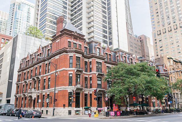 1st image of 101 W Superior St #P-60