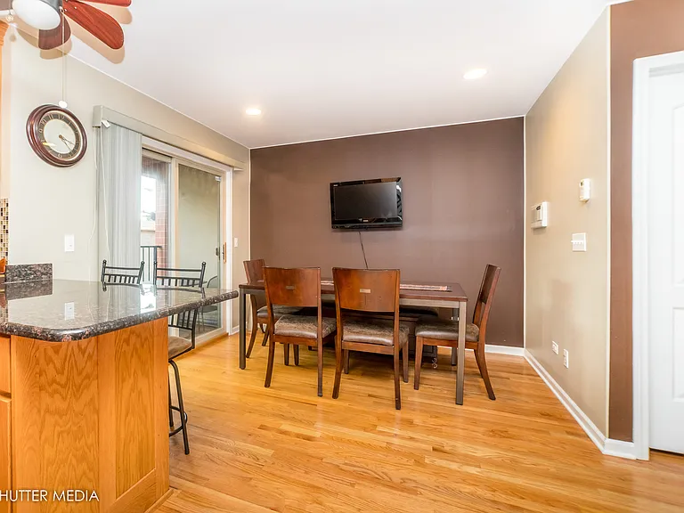 4251 W Montrose Ave #4251 — Photo 6
