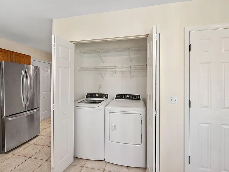 805 S White St — Photo 16