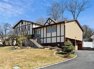 3 Spring Rd, Valley Cottage, NY 10989