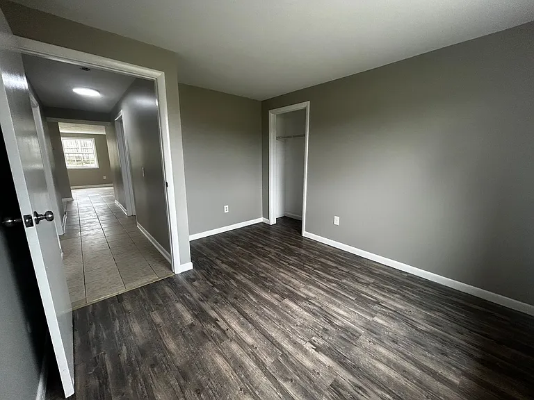 211 Tompkins St — Photo 9