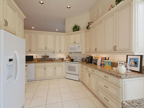 4170 Imperial Isle Dr-large-009-2-Kitche