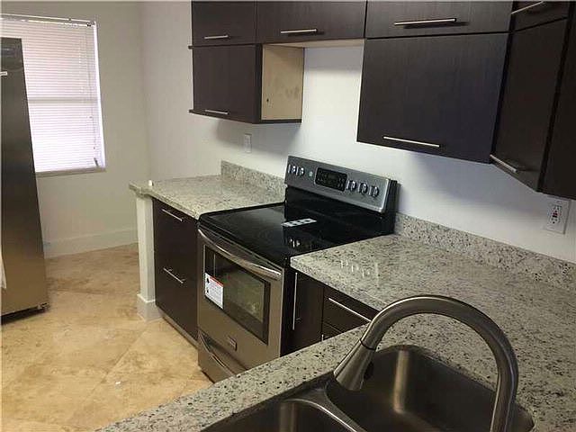 2nd image of 10118 NW 41st St