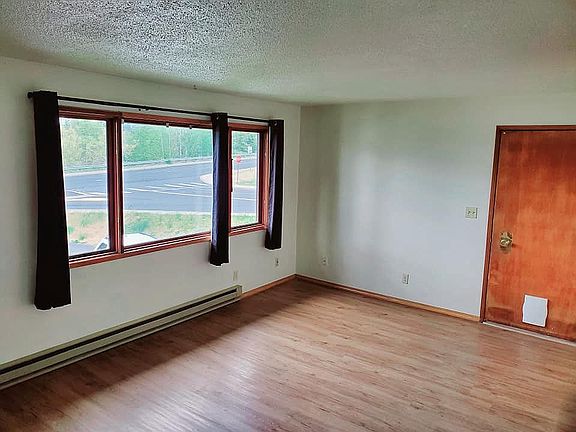 419 Living room 1 of 2