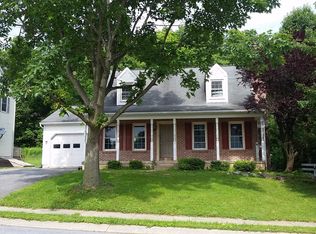 15 Manor Oaks Dr, Millersville, PA 17551