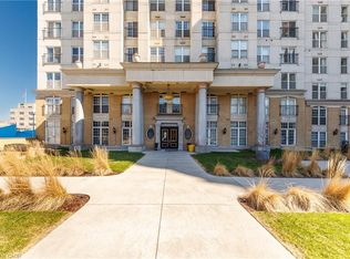 135 James St S #910, Hamilton, ON