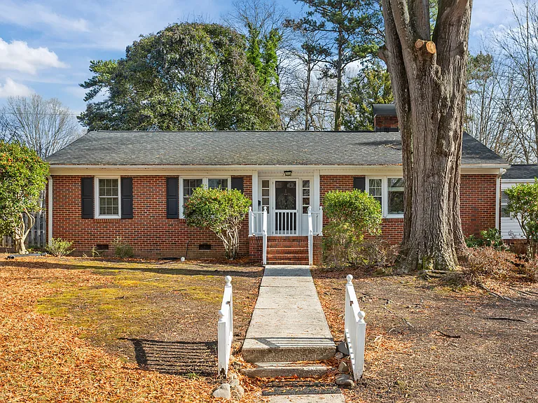 2100 Villa Dr — Photo 1