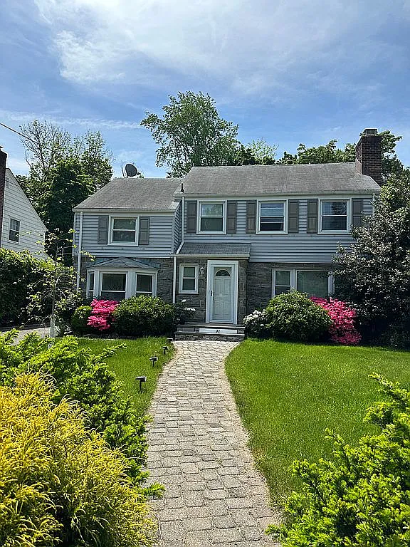 71 Morris Ave photo 1