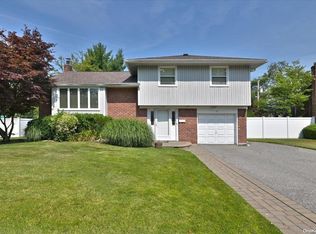 12 Pleasant Ave, Plainview, NY 11803