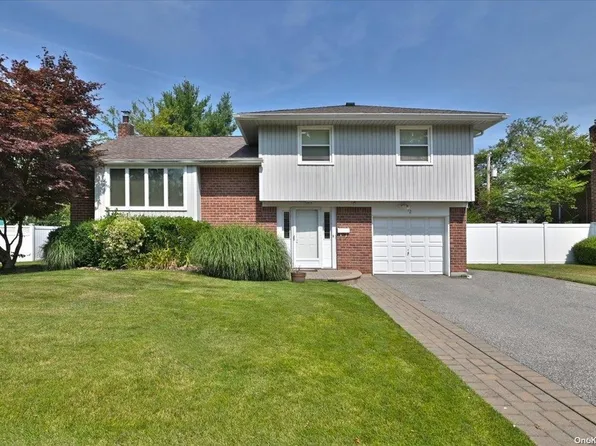 12 Pleasant Avenue, Plainview, NY 11803