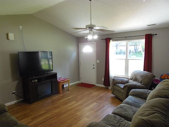 5th image of 304 Creekview Dr