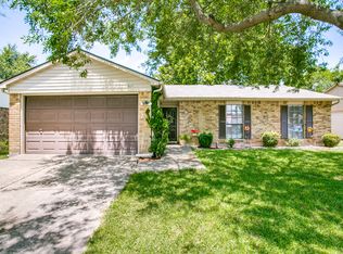 217 Long Canyon Dr, Mesquite, TX 75150