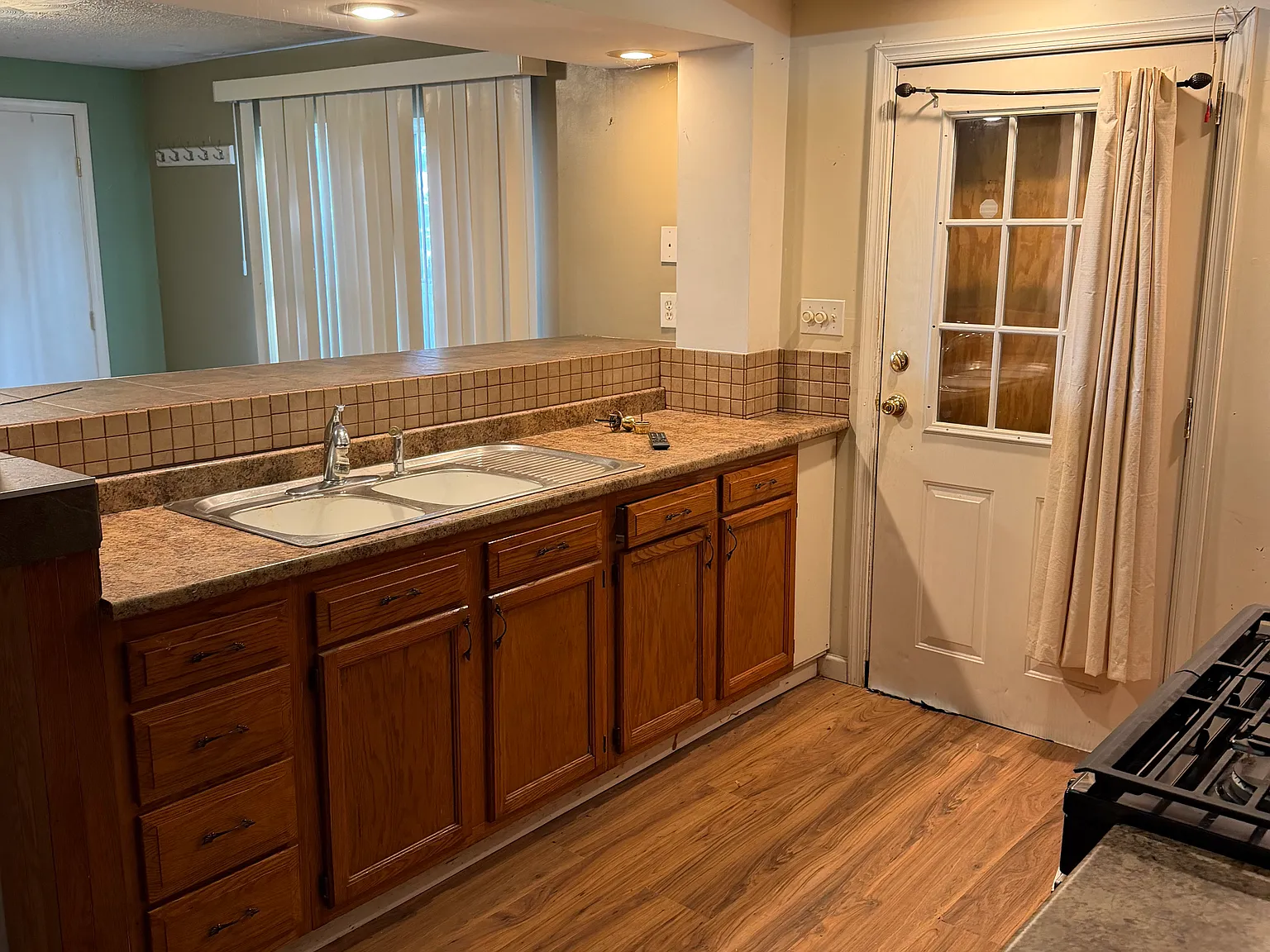 3 bed, 1256 sqft, $1,650 — Photo 2