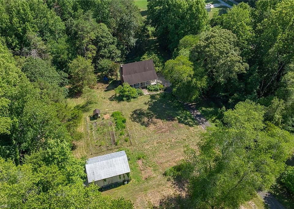 1st image of 900 Teague Rd