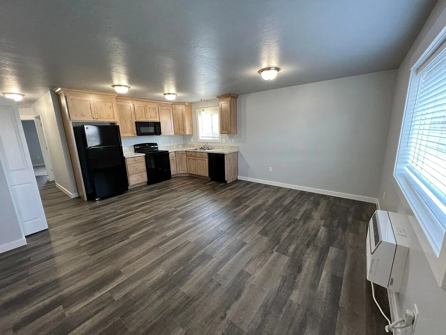 1298 Sawtooth St — Photo 2