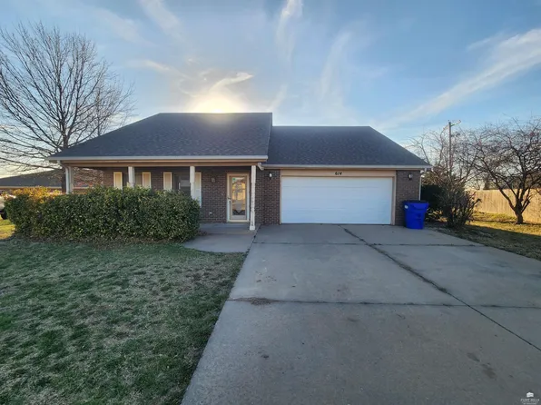 614 Chadwick Ct, Junction City, KS 66441