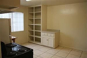 3rd image of 820 Figueroa Pl