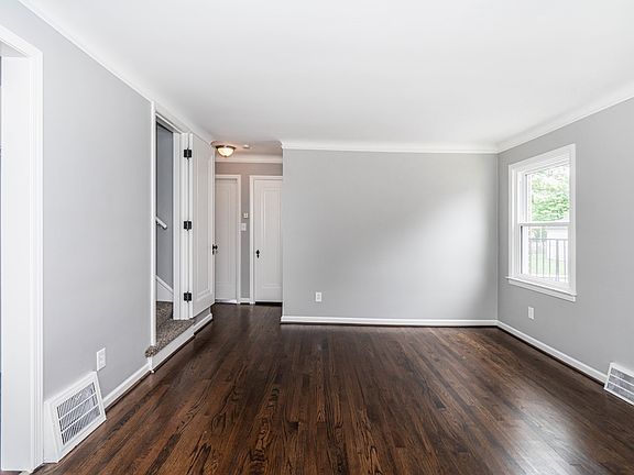 4th image of 1030 Lincoln Ave