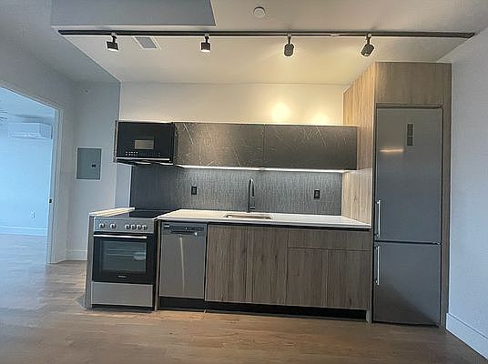 5th image of 885 Rogers Ave #528