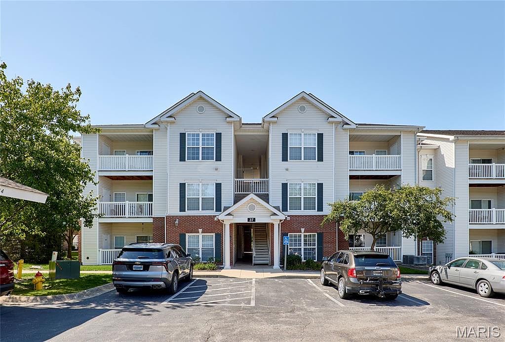 37 Kassebaum Ln APT 203, Saint Louis, MO 63129 | MLS