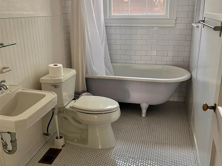 1610 Eva St — Photo 14