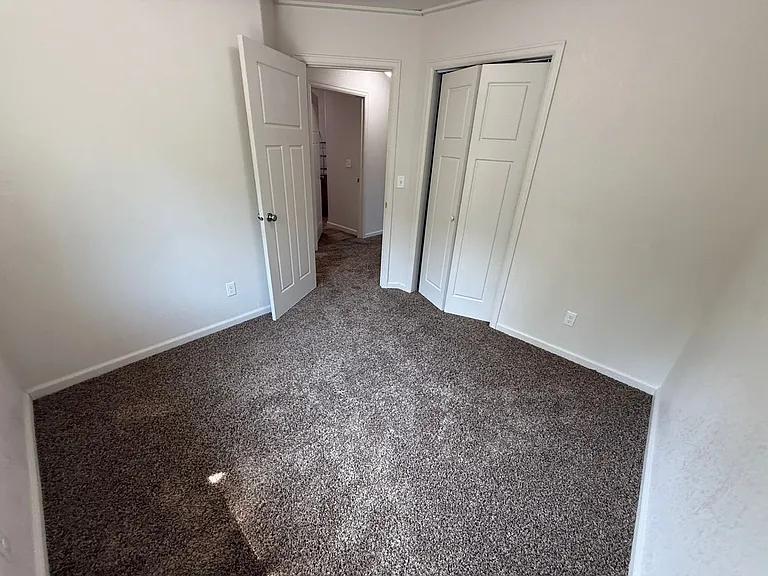 418 W Pershing — Photo 40