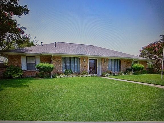 2nd image of 1910 W Shore Dr