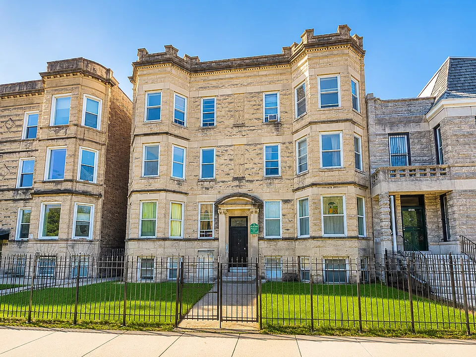 3133 W Augusta Blvd #2E