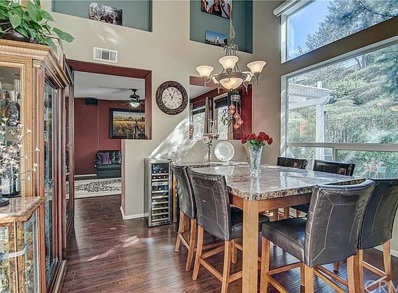 4th image of 14 Solitaire Ln