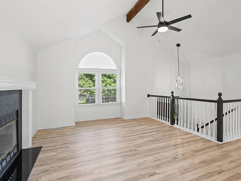16209 Speaker Ave — Photo 2