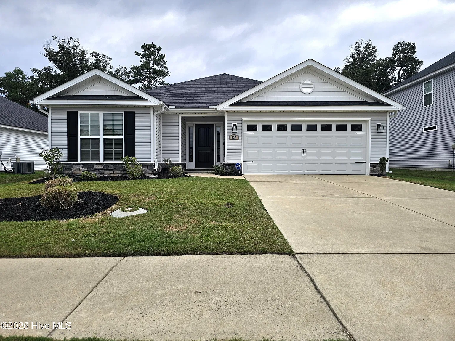3 bed, 1.0 bath, 1687 sqft, $2,200 — Photo 1