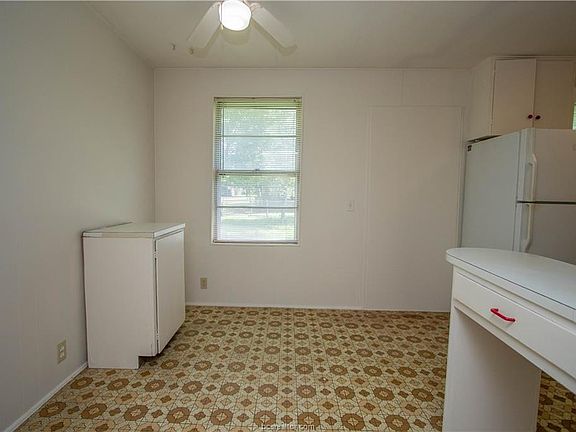 5th image of 203 N Broadway St