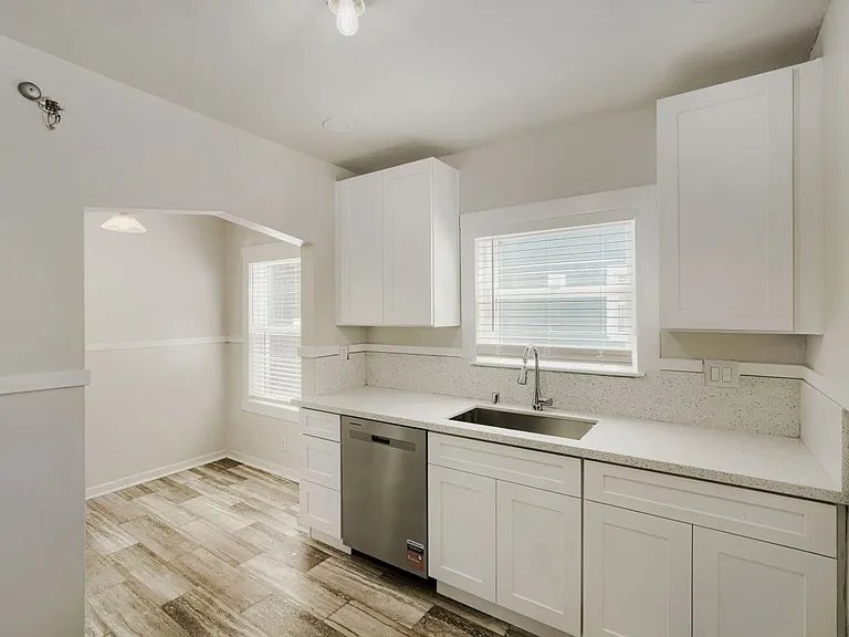153 18th Ave — Photo 3