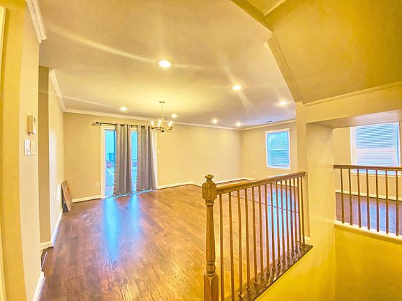 5th image of 916 Wild Forest Dr