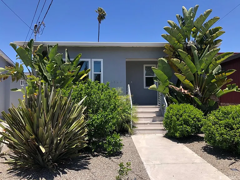 1529 Stuart St — Photo 13