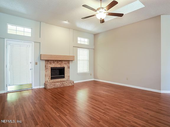 3rd image of 8962 WINDING VINE Drive W