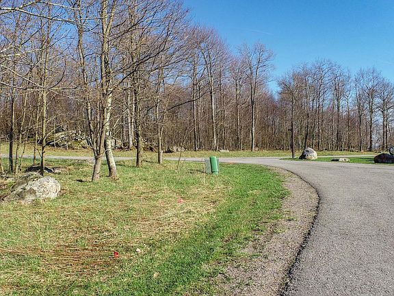 3rd image of 65 Camp Cir