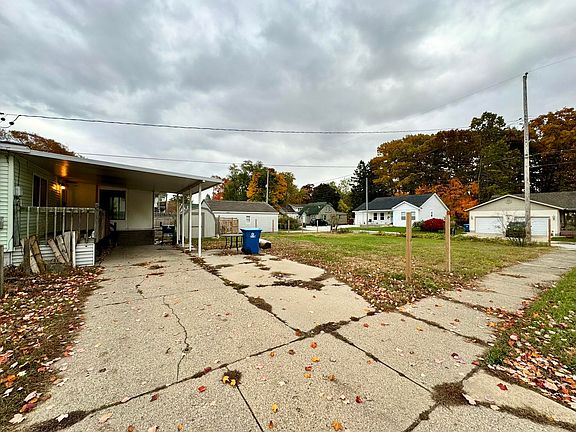 3rd image of 1485 Montgomery Ave