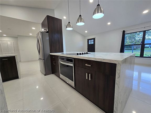 5th image of 3102 Divot Rd