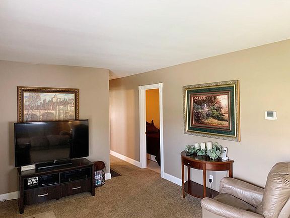 4th image of 4112 Riverview Ave