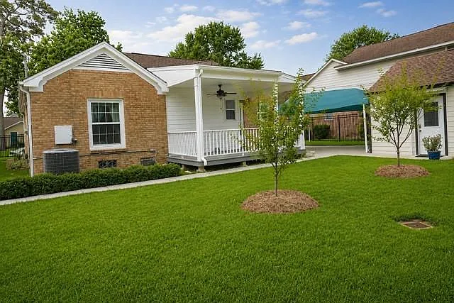 Studio, 1.0 bath, 1498 sqft, $4,000 — Photo 2