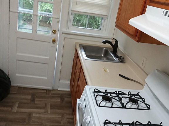 4th image of 131 W 18th St APT 4