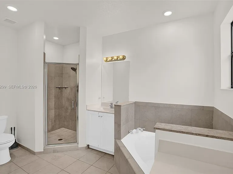 2502 NE 1st St — Photo 38