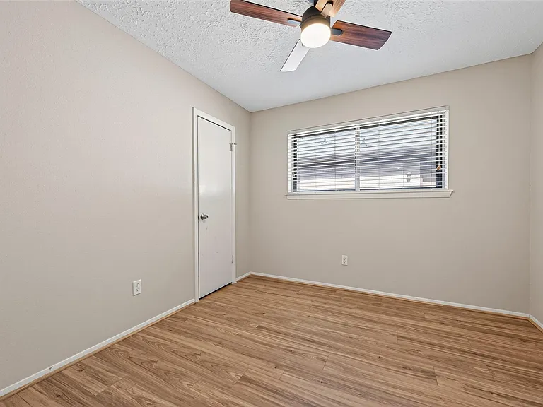 5346 King Richard Dr — Photo 14