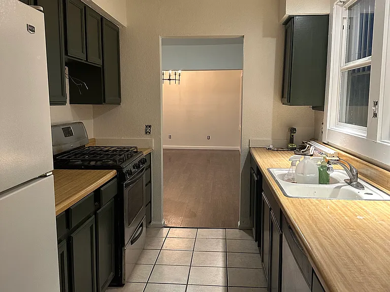 1016 Roosevelt Ave — Photo 11