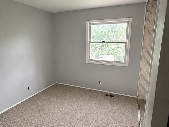 3rd image of 5015 Blackford Dr W