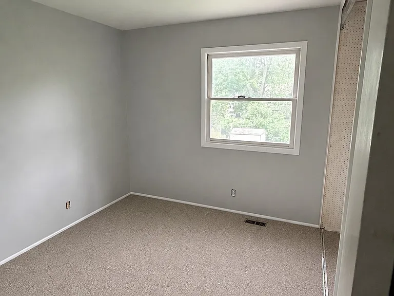 5015 Blackford Dr W — Photo 3