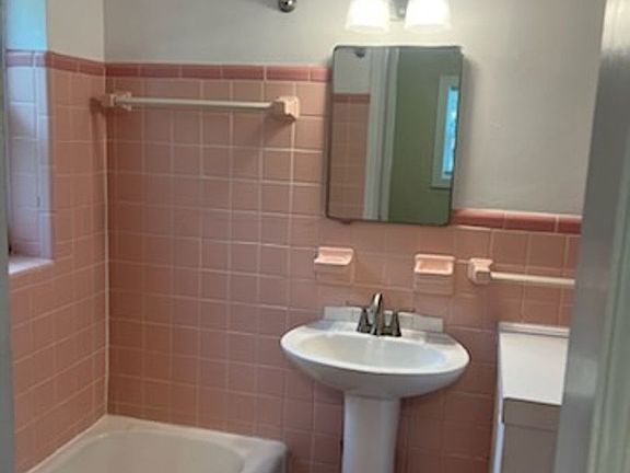 5th image of 154 Westview Ave #14