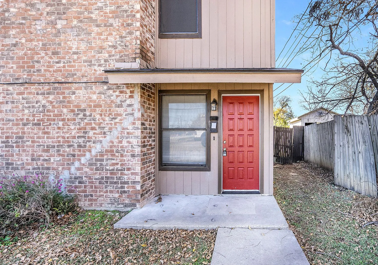 Adorable 2-1.5 apartment in Haltom City — Photo 1